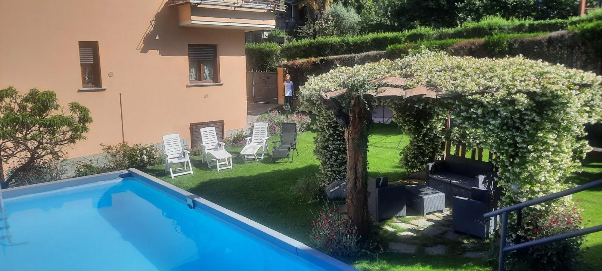 La Terrazza Casa Vacanza Carenno Esterno foto